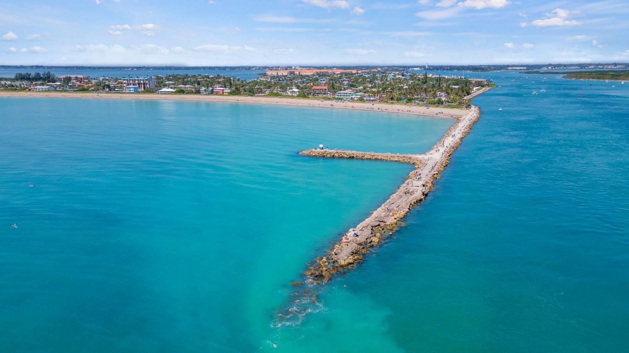 Partial Ocean View Hotel Room- King Bed #1 Fort Pierce Bagian luar foto