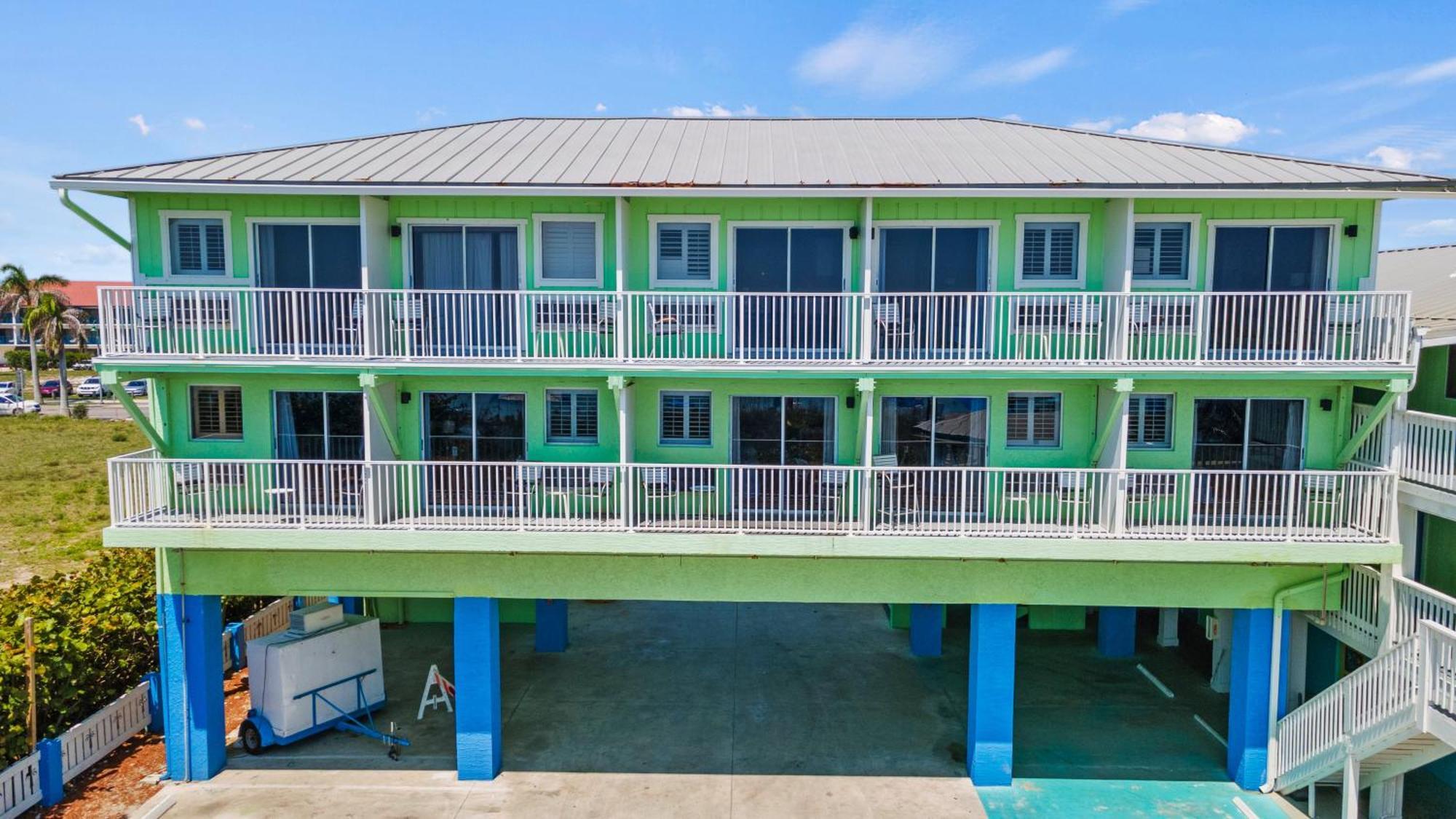 Partial Ocean View Hotel Room- King Bed #1 Fort Pierce Bagian luar foto