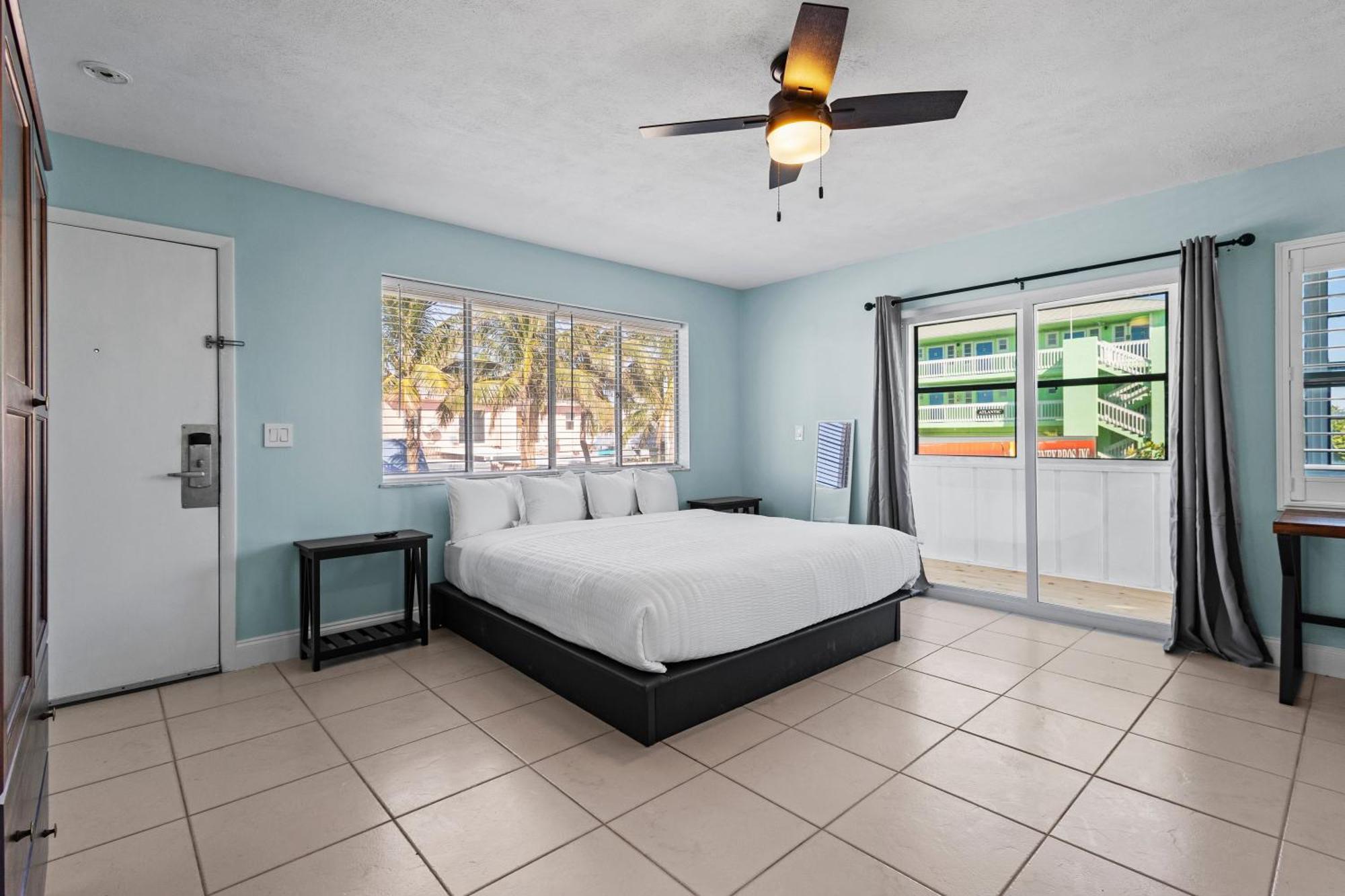 Partial Ocean View Hotel Room- King Bed #1 Fort Pierce Bagian luar foto