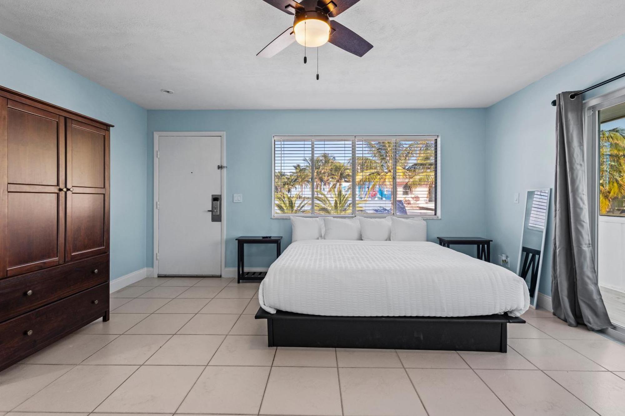 Partial Ocean View Hotel Room- King Bed #1 Fort Pierce Bagian luar foto